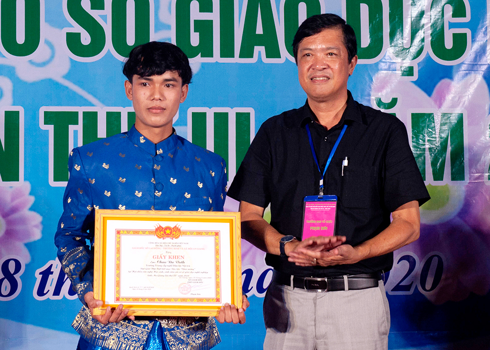 Hội diễn văn nghệ học sinh, sinh viên các cơ sở giáo dục nghề nghiệp tỉnh An Giang lần thứ III năm 2020