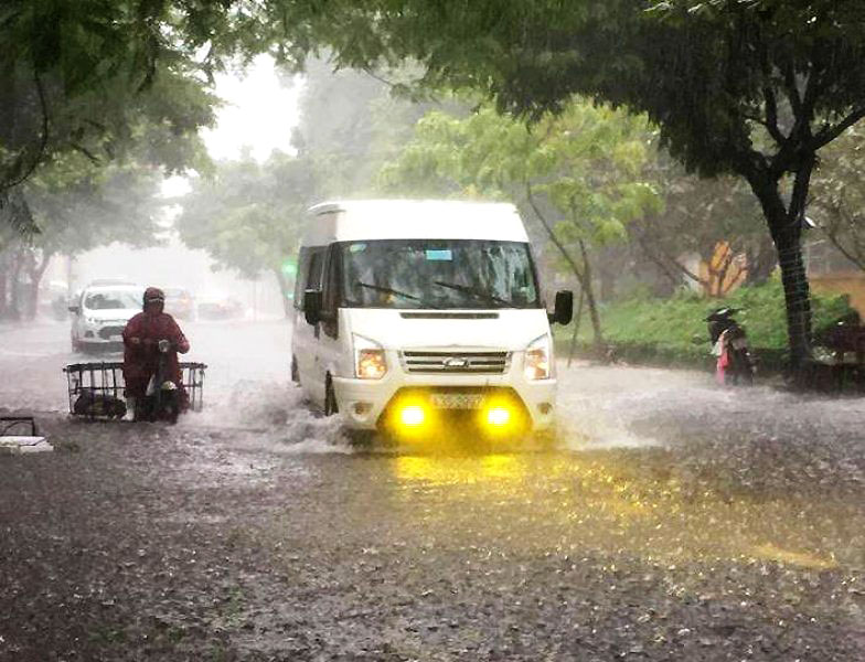 Hoàn lưu bão gây mưa lớn ở Bắc Trung Bộ