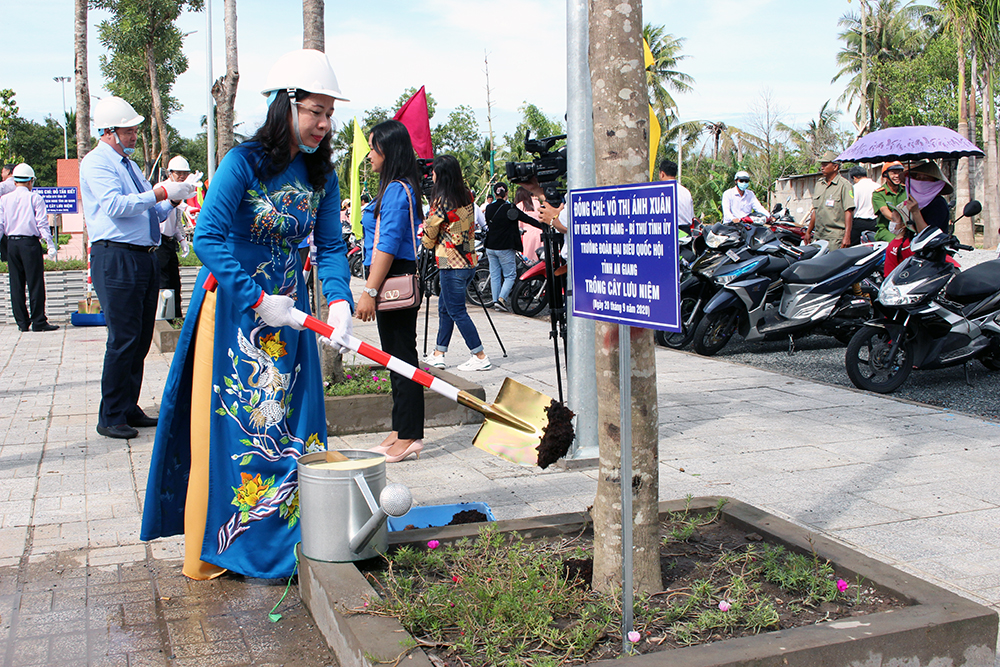 Thoại Sơn: Khánh thành các công trình chào mừng Đại hội đại biểu Đảng bộ tỉnh An Giang lần thứ XI (nhiệm kỳ 2020 – 2025)