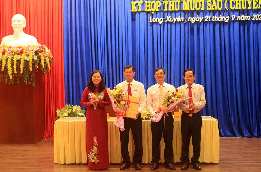 TP. Long Xuyên có tân Chủ tịch HĐND, Chủ tịch và Phó Chủ tịch UBND