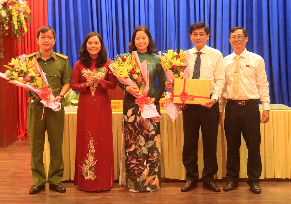 TP. Long Xuyên có tân Chủ tịch HĐND, Chủ tịch và Phó Chủ tịch UBND