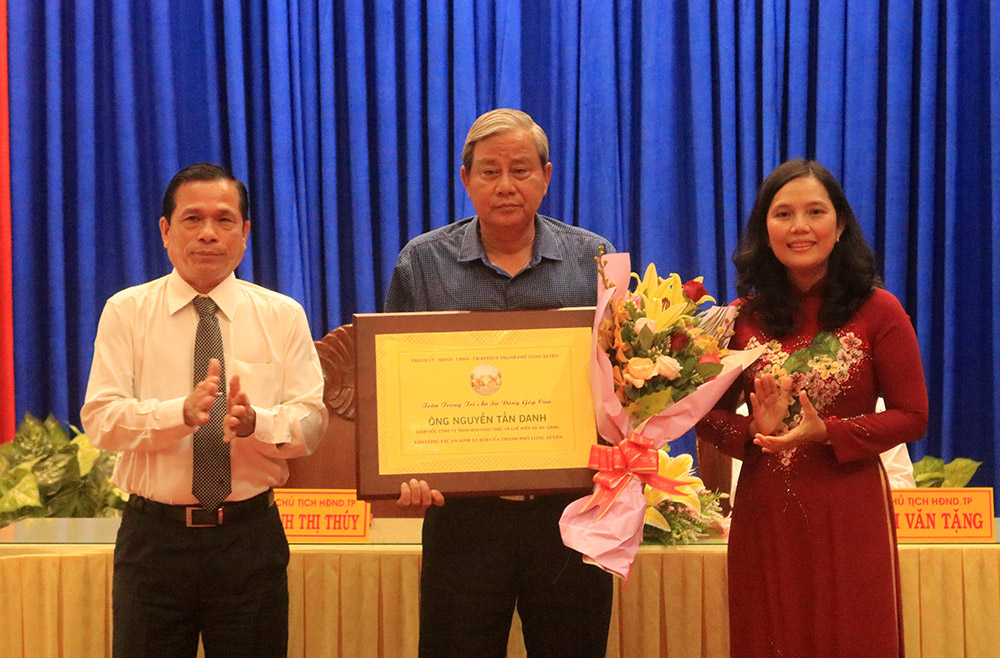 TP. Long Xuyên có tân Chủ tịch HĐND, Chủ tịch và Phó Chủ tịch UBND