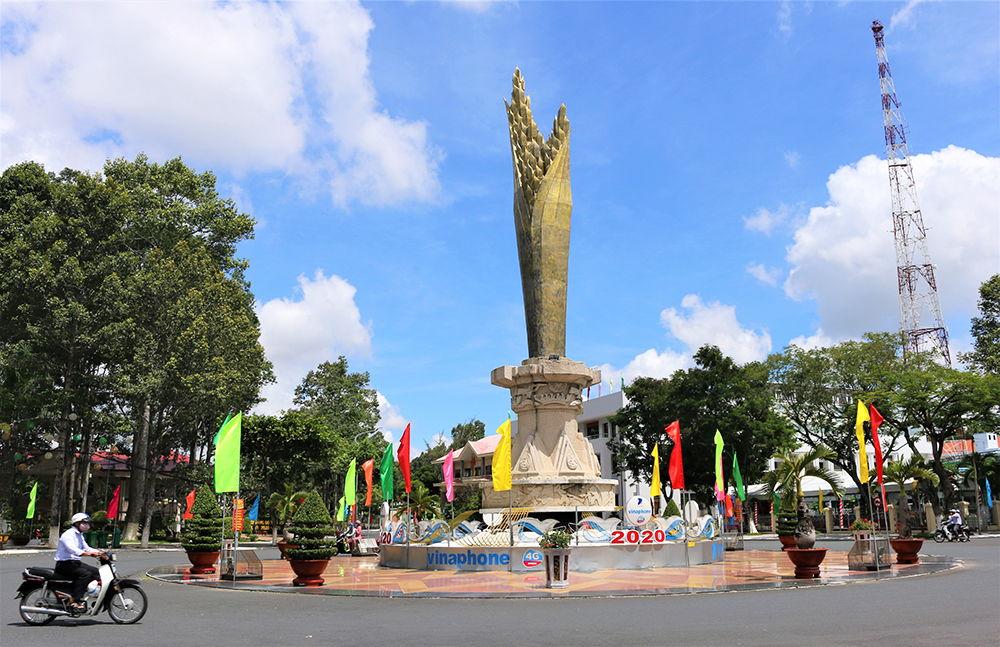 Long Xuyên rực rỡ cờ hoa chào mừng Đại hội đại biểu Đảng bộ tỉnh An Giang lần thứ XI (nhiệm kỳ 2020 -2025)