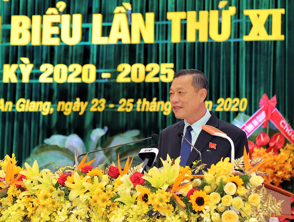 349 đại biểu dự Đại hội đại biểu Đảng bộ tỉnh An Giang lần thứ XI (nhiệm kỳ 2020-2025) Phó Bí thư Thường trực Tỉnh ủy Võ Anh Kiệt thông qua chương trình đại hội, Quy chế làm việc của đại hội