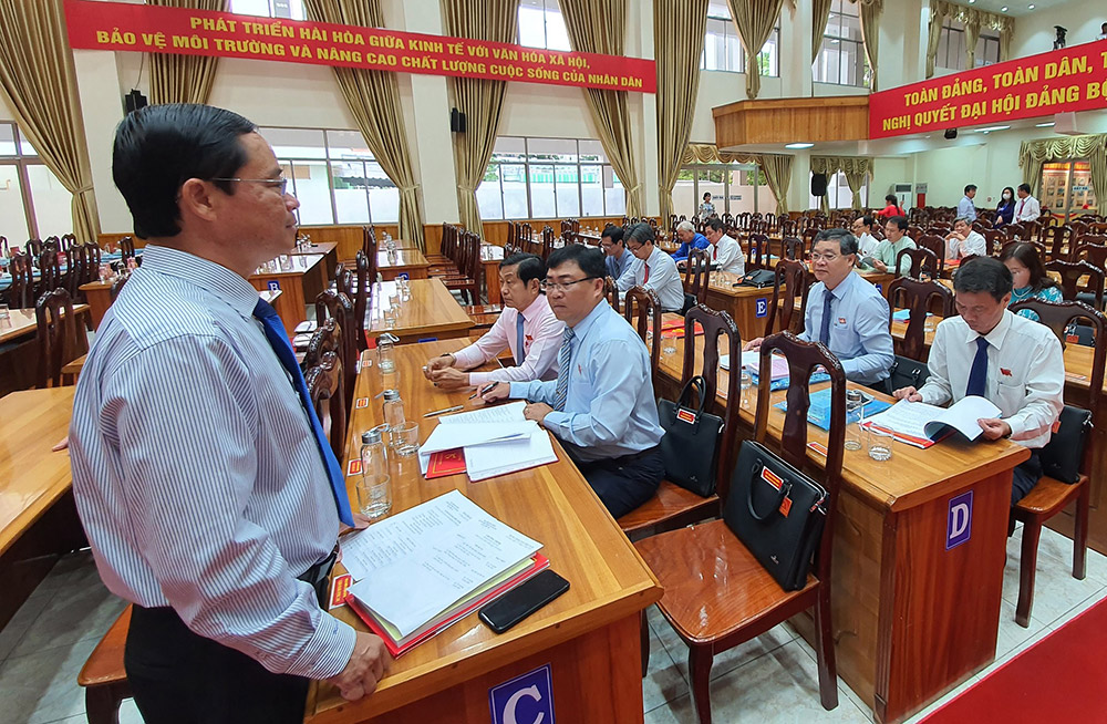 349 đại biểu dự Đại hội đại biểu Đảng bộ tỉnh An Giang lần thứ XI (nhiệm kỳ 2020-2025) Đại biểu thảo luận tại tổ