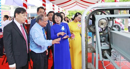 "Đưa phong trào thi đua và công tác khen thưởng lên tầm cao mới"