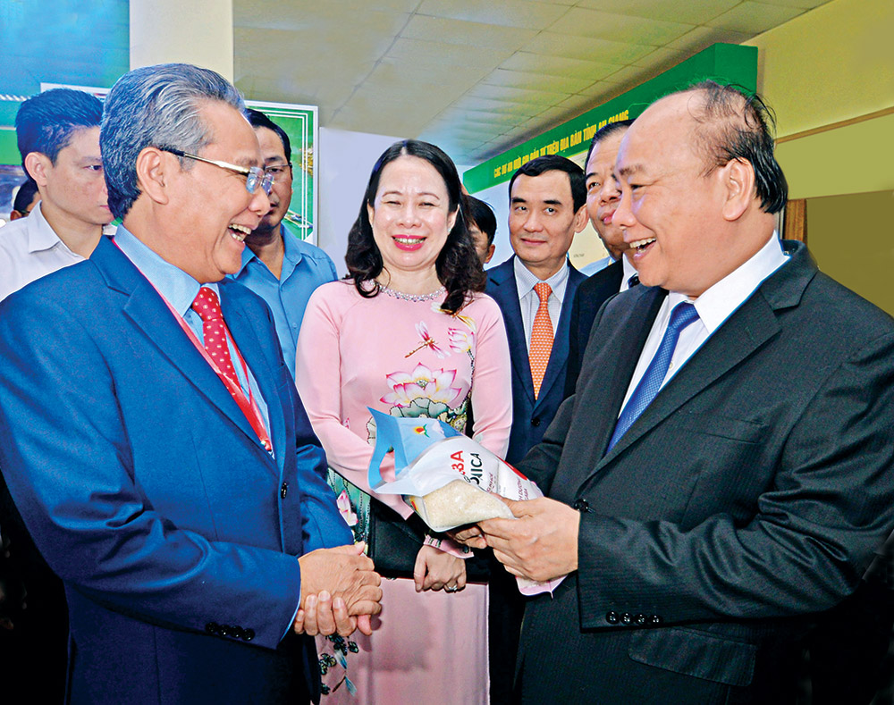 An Giang nhiều dấu ấn trong một nhiệm kỳ Thủ tướng Chính phủ Nguyễn Xuân Phúc tham dự Hội nghị Xúc tiến đầu tư tỉnh An Giang