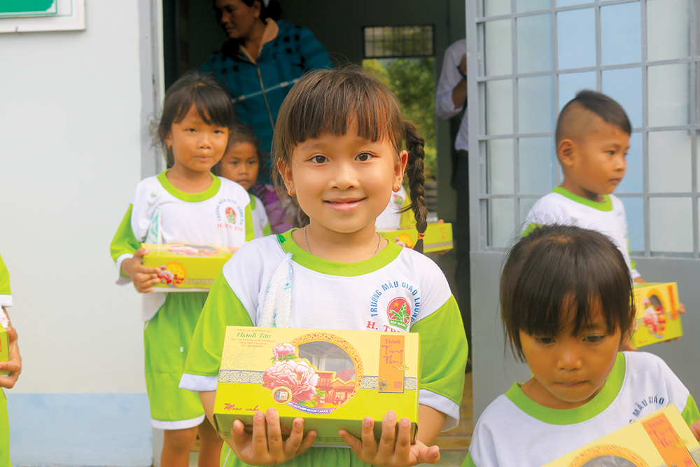 Nụ cười dịp trăng rằm