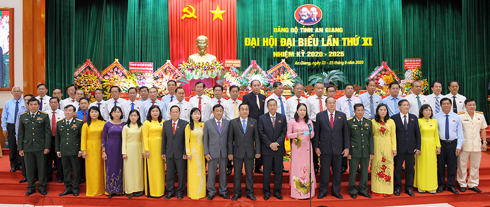Phấn đấu xây dựng quê hương Bác Tôn ngày càng văn minh, giàu đẹp