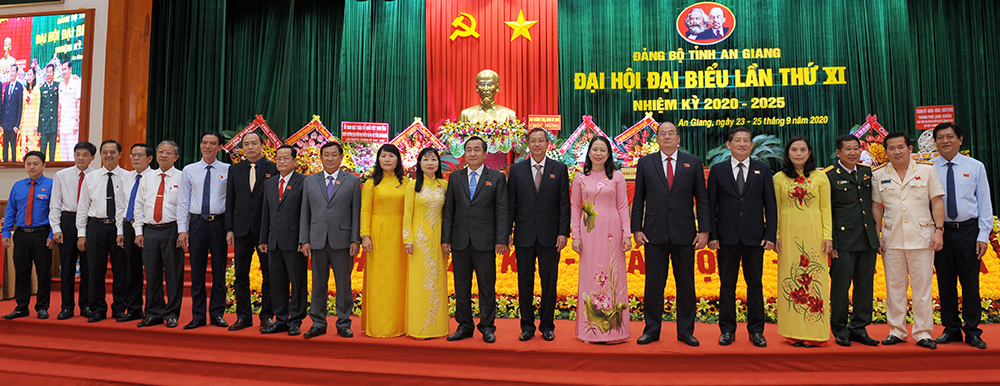 Phấn đấu xây dựng quê hương Bác Tôn ngày càng văn minh, giàu đẹp