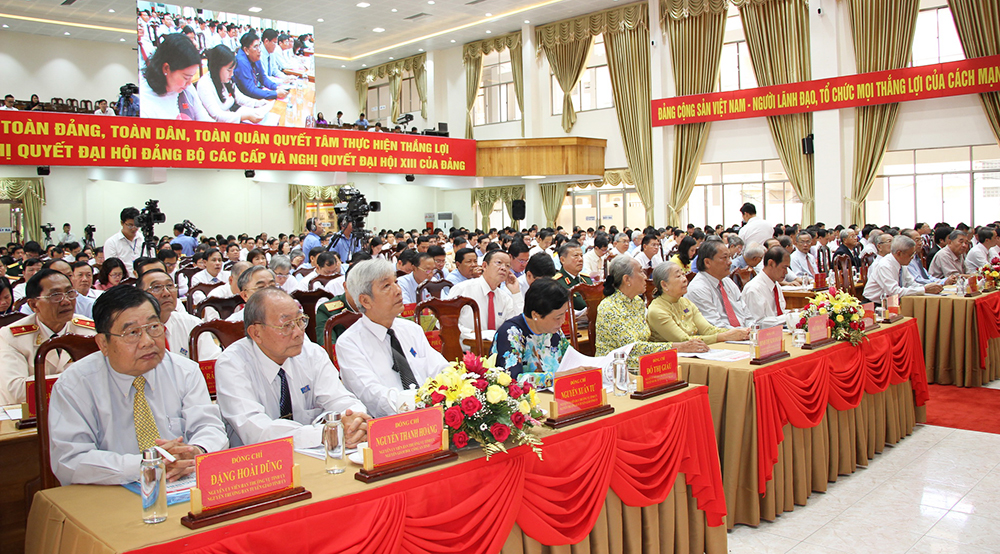 Phấn đấu xây dựng quê hương Bác Tôn ngày càng văn minh, giàu đẹp
