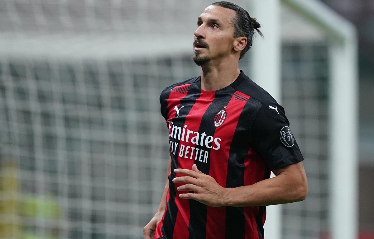 Tiền đạo Zlatan Ibrahimovic dương tính với virus SARS-CoV-2