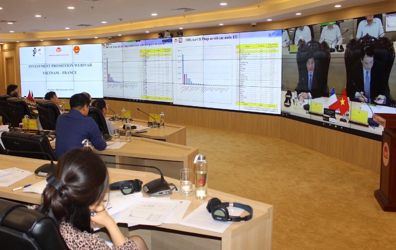Hội nghị trực tuyến Việt Nam - Pháp về những xu hướng đầu tư mới