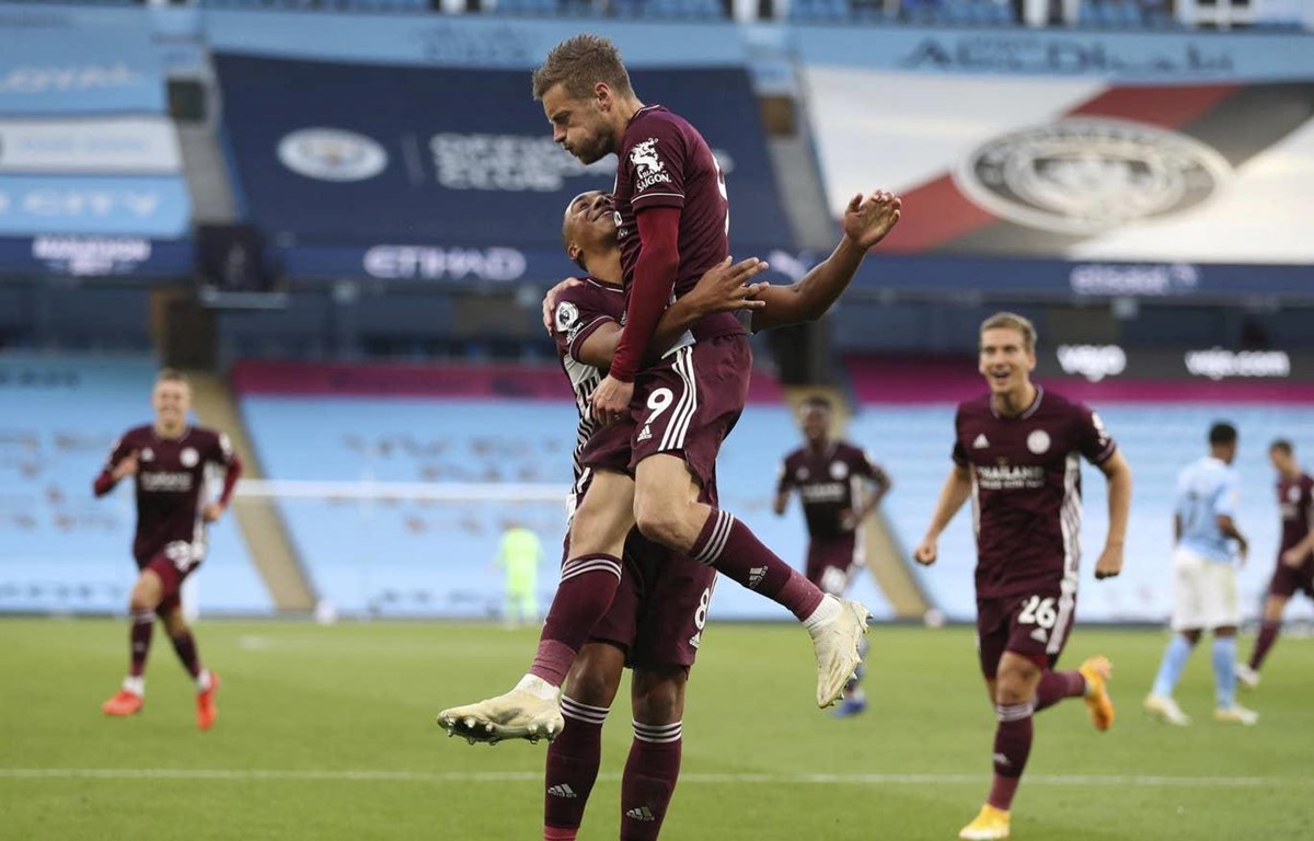 Thắng đậm Man City 5-2, Leicester chiếm ngôi đầu Premier League