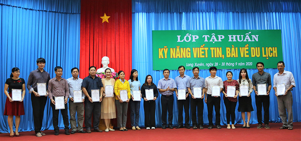 An Giang: Bế giảng lớp tập huấn kỹ năng viết tin, bài về du lịch