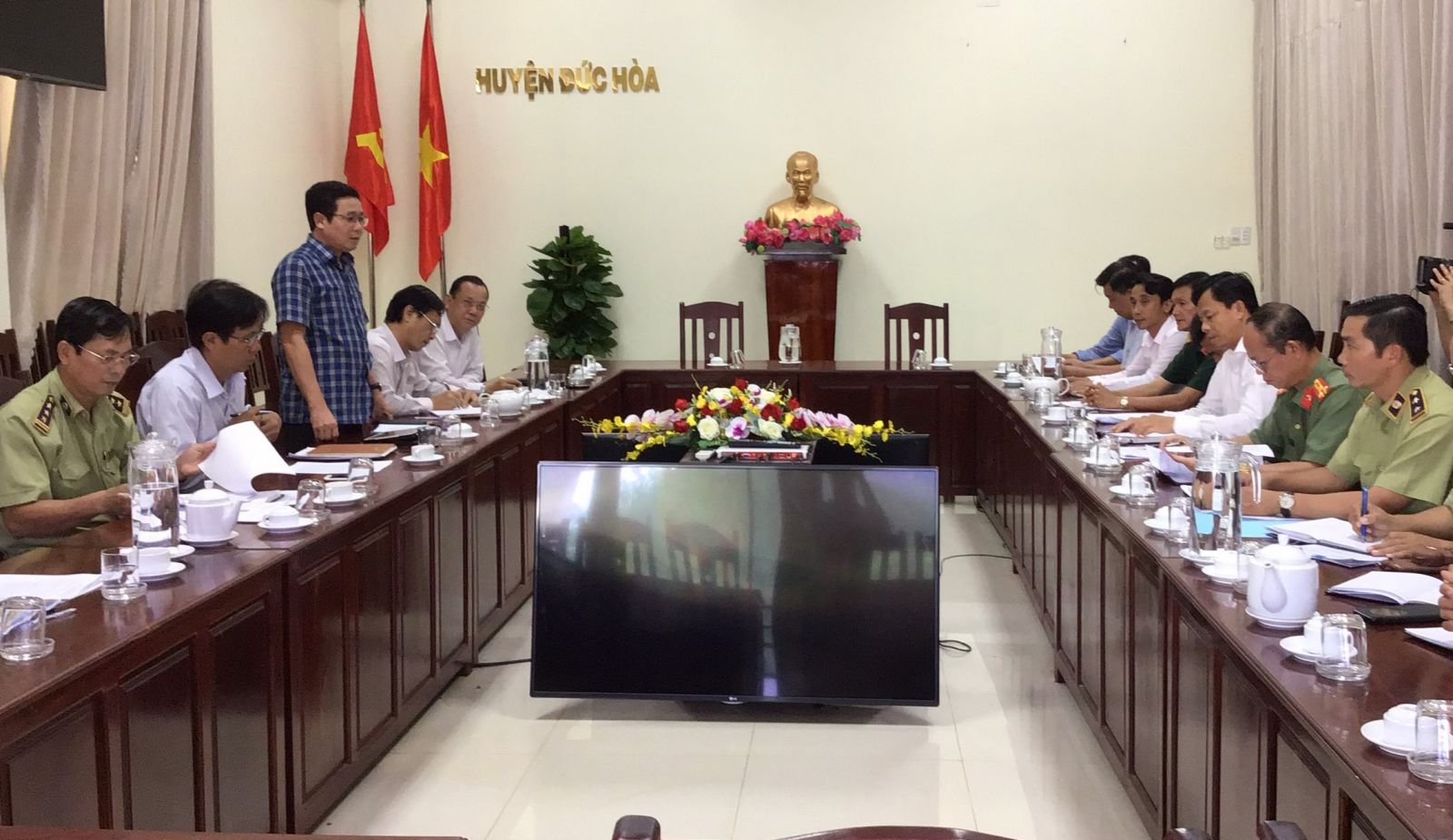 Long An: Hàng lậu qua địa bàn huyện Đức Hòa được chở bằng ô tô