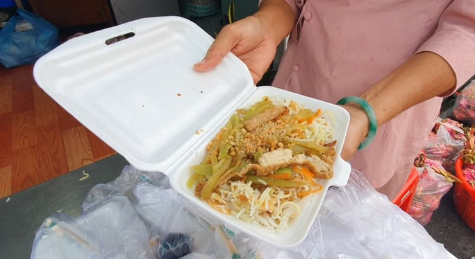 "Người giữ lửa" bếp ăn từ thiện