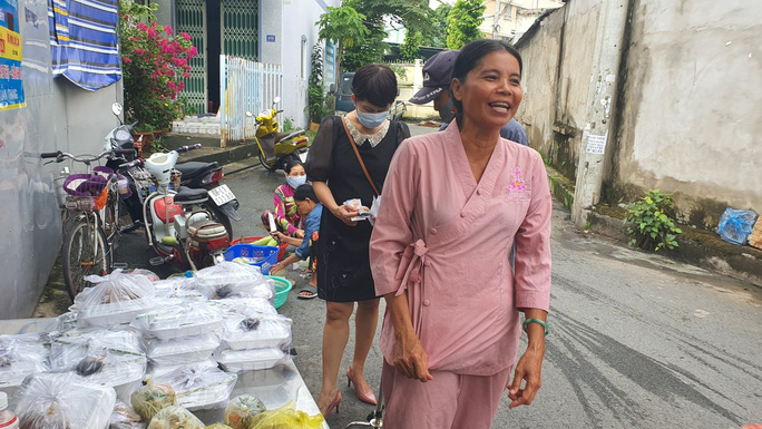"Người giữ lửa" bếp ăn từ thiện