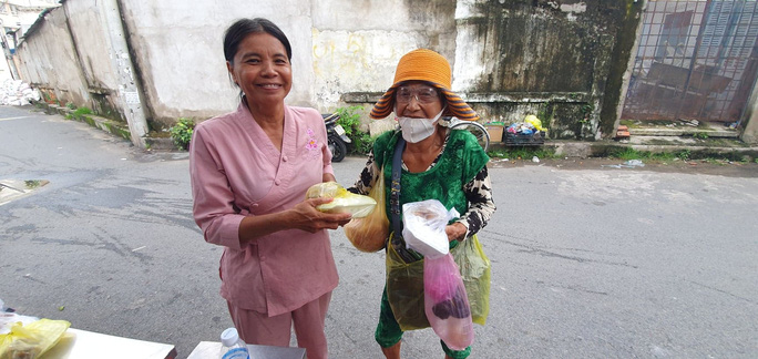 "Người giữ lửa" bếp ăn từ thiện