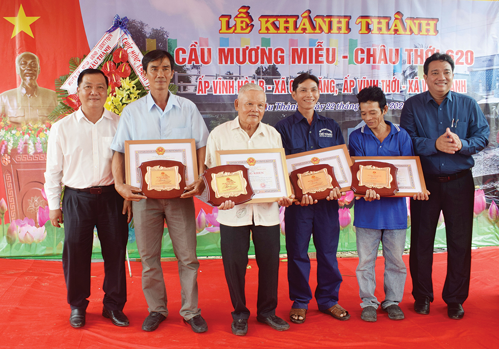 Cây cầu nối nhịp bờ vui