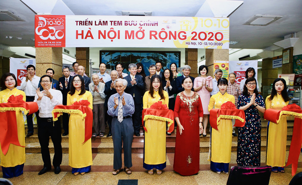 Nhiều bộ tem quý, hiếm tại triển lãm Tem bưu chính Hà Nội mở rộng 2020