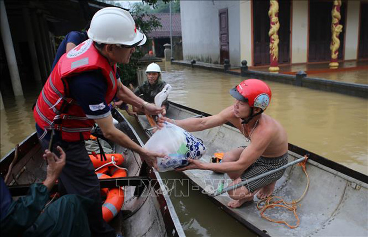 Bão số 7 gây mưa lớn, xuất hiện áp thấp nhiệt đới đi vào Biển Đông