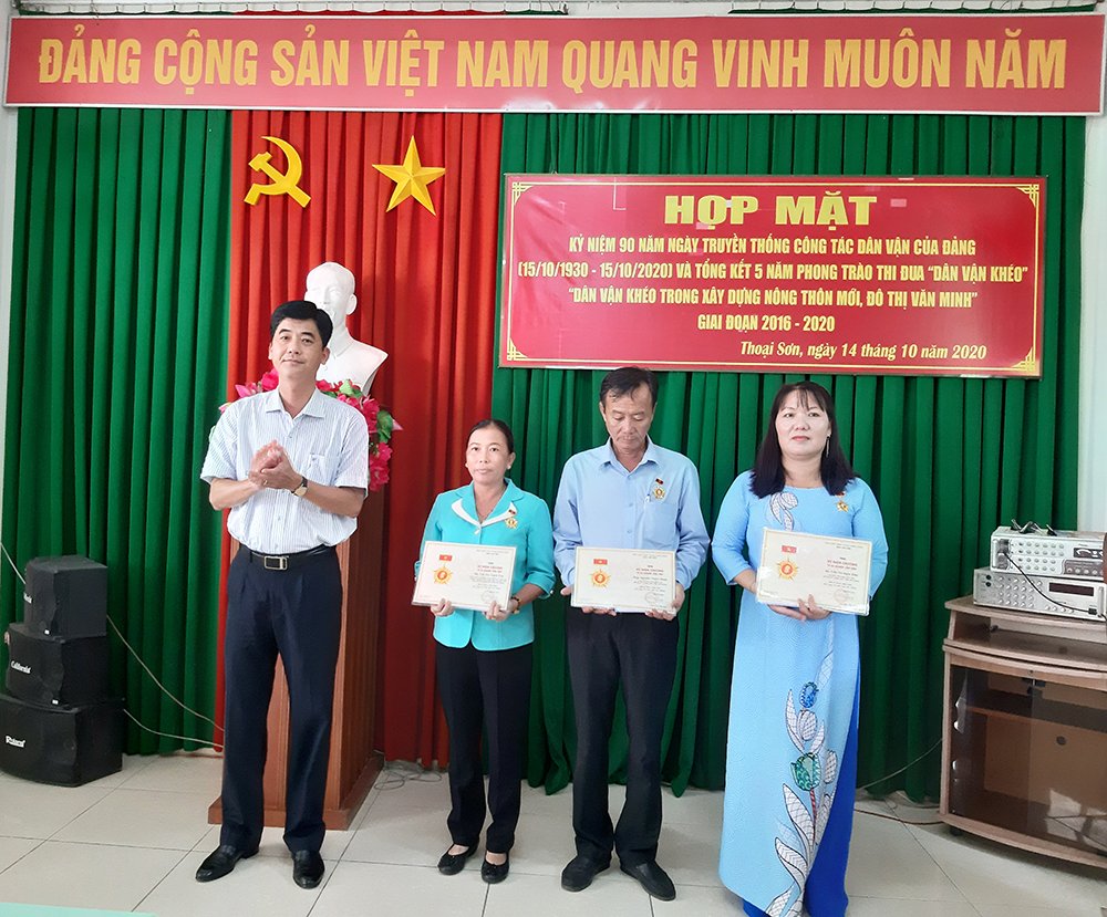 Thoại Sơn: Phát huy và đẩy mạnh phong trào thi đua “Dân vận khéo” và “Dân vận khéo trong xây dựng nông thôn mới”