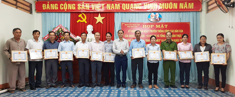Châu Phú họp mặt kỷ niệm 90 năm ngày truyền thống công tác dân vận của Đảng