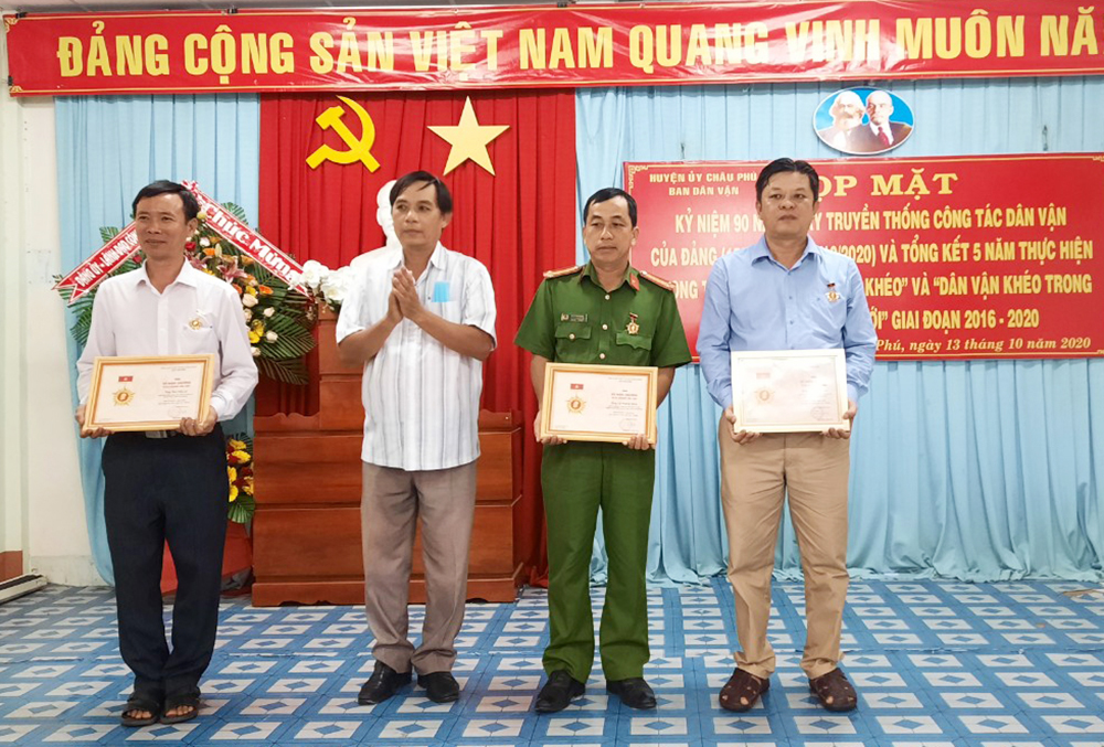Châu Phú họp mặt kỷ niệm 90 năm ngày truyền thống công tác dân vận của Đảng