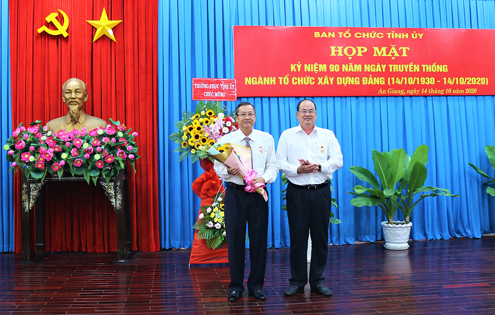 Ngành tổ chức xây dựng Đảng: Phát huy truyền thống, đoàn kết, nỗ lực góp phần xây dựng, phát triển quê hương