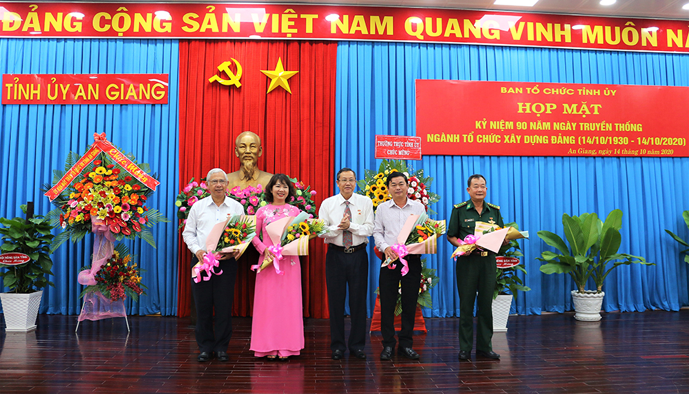 Ngành tổ chức xây dựng Đảng: Phát huy truyền thống, đoàn kết, nỗ lực góp phần xây dựng, phát triển quê hương