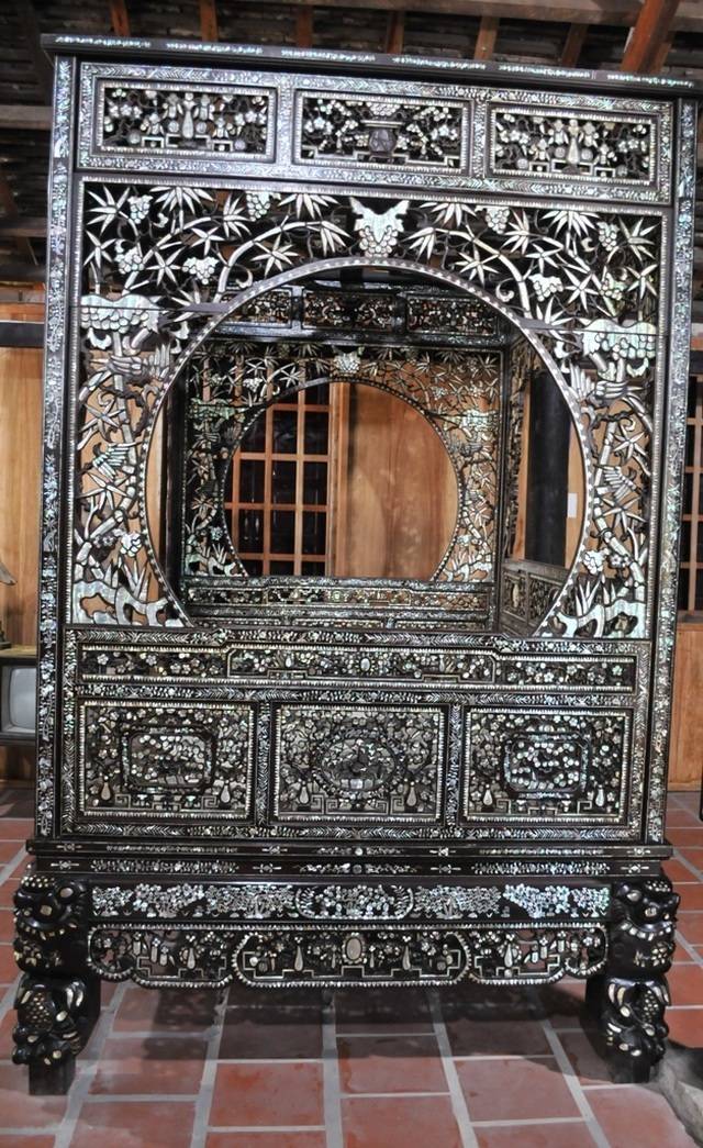 Cận cảnh chiếc giường được trả gần 4 tỷ nhưng đại gia đồ cổ ở Đồng Tháp chưa bán
