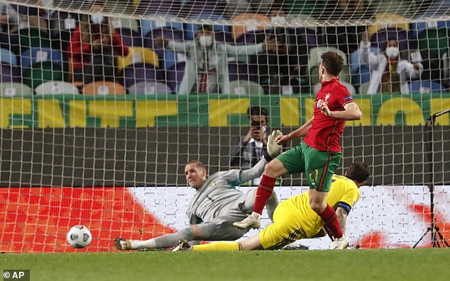 Vắng Ronaldo, Bồ Đào Nha vẫn "nghiền nát" Thụy Điển