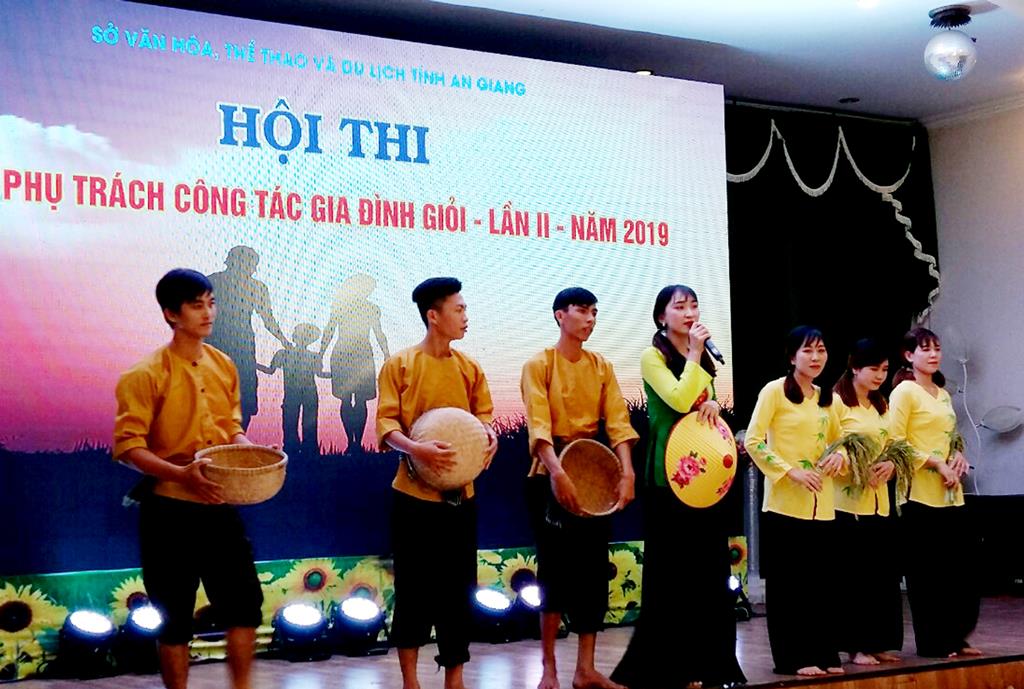 Nâng chất công tác gia đình và phong trào “Toàn dân đoàn kết xây dựng đời sống văn hóa”