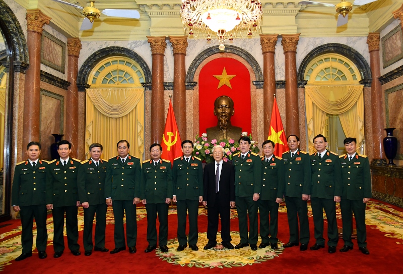 Tổng Bí thư, Chủ tịch nước Nguyễn Phú Trọng trao Quyết định thăng quân hàm Thượng tướng cho hai sĩ quan quân đội