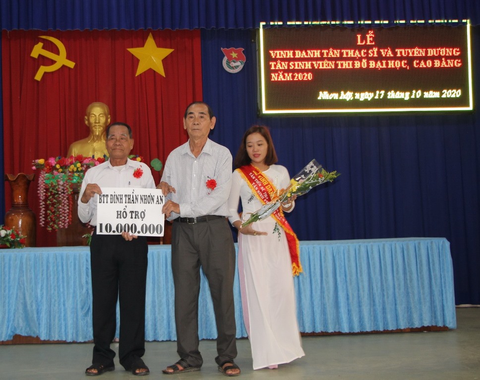 Vinh danh 2 thạc sĩ và tuyên dương 129 tân sinh viên thi đỗ đại học, cao đẳng, trung cấp