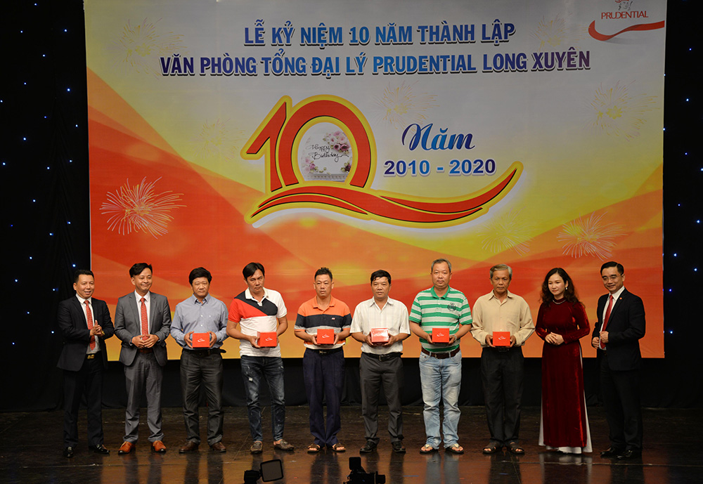 Văn phòng Tổng đại lý Prudential Long Xuyên tổ chức lễ kỷ niệm 10 năm thành lập
