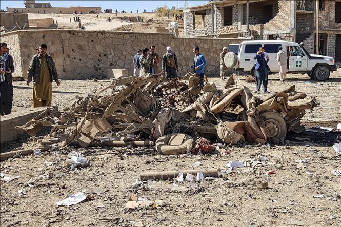 Đánh bom xe đẫm máu nhằm vào trụ sở cảnh sát ở Afghanistan
