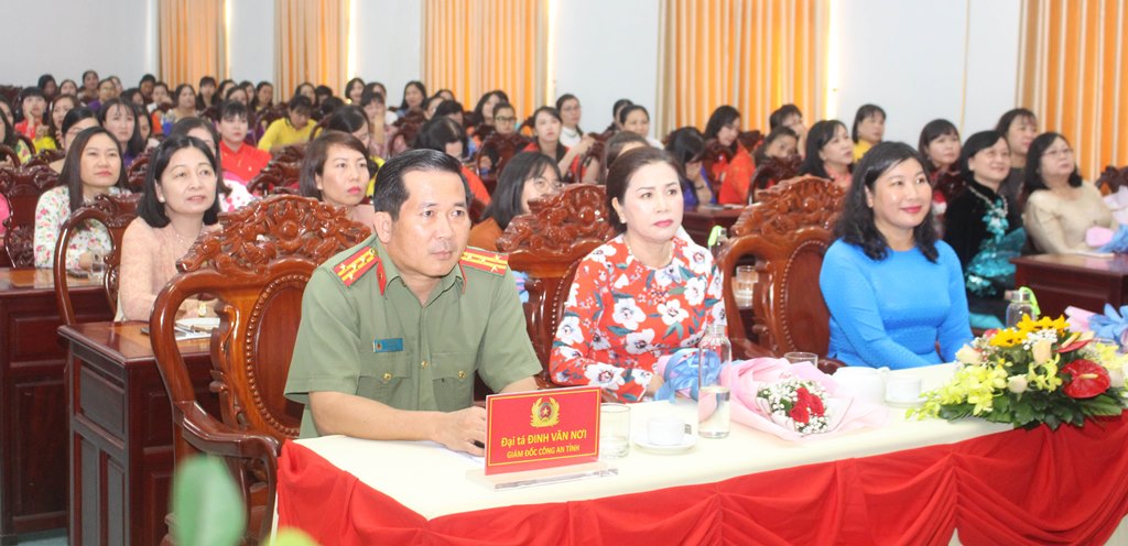 Công an tỉnh An Giang tổ chức họp mặt kỷ niệm 90 năm ngày thành lập Hội Liên hiệp Phụ nữ Việt Nam