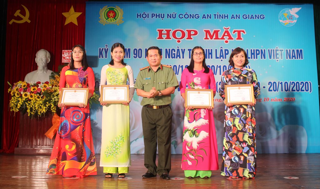 Công an tỉnh An Giang tổ chức họp mặt kỷ niệm 90 năm ngày thành lập Hội Liên hiệp Phụ nữ Việt Nam