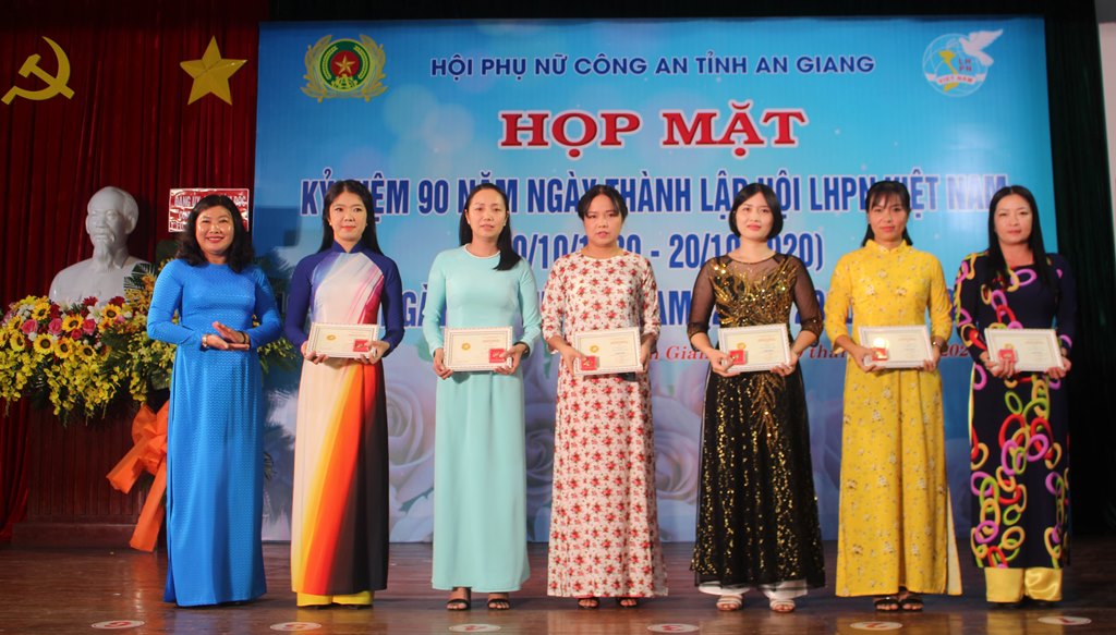 Công an tỉnh An Giang tổ chức họp mặt kỷ niệm 90 năm ngày thành lập Hội Liên hiệp Phụ nữ Việt Nam