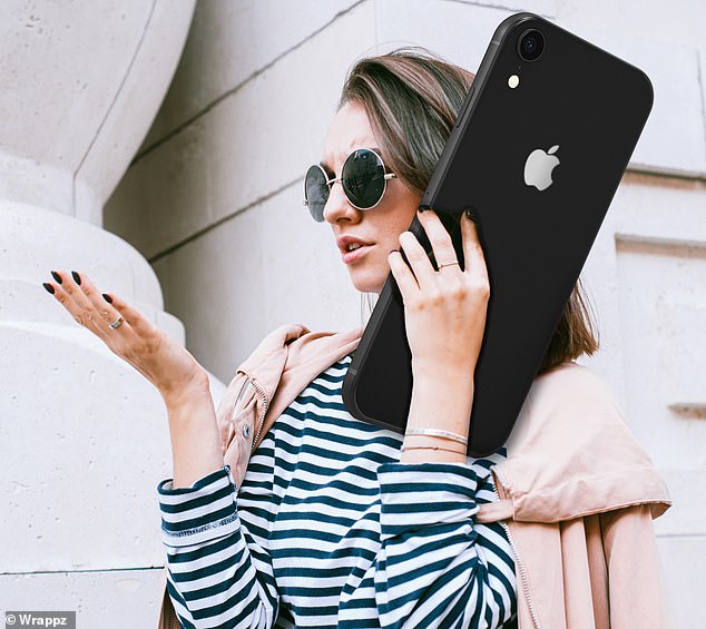2040, kích thước iPhone sẽ lớn hơn MacBook với tốc độ tăng hiện tại