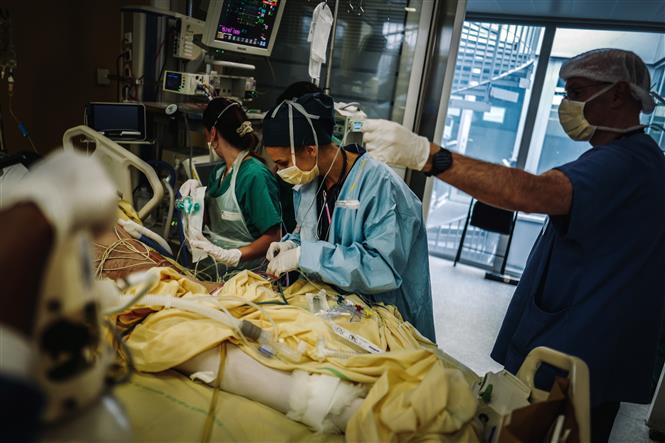 Số ca mắc mới và tử vong trên thế giới cùng giảm
