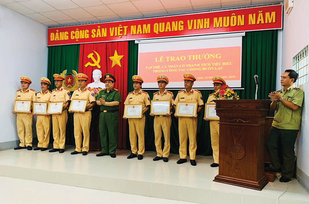 Đấu tranh không khoan nhượng trên mặt trận chống buôn lậu