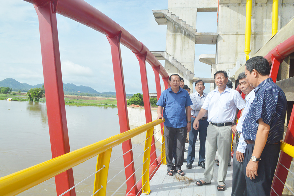 Phó Chủ tịch UBND tỉnh An Giang Trần Anh Thư kiểm tra công tác phòng, chống thiên tai tại huyện Tịnh Biên, Tri Tôn