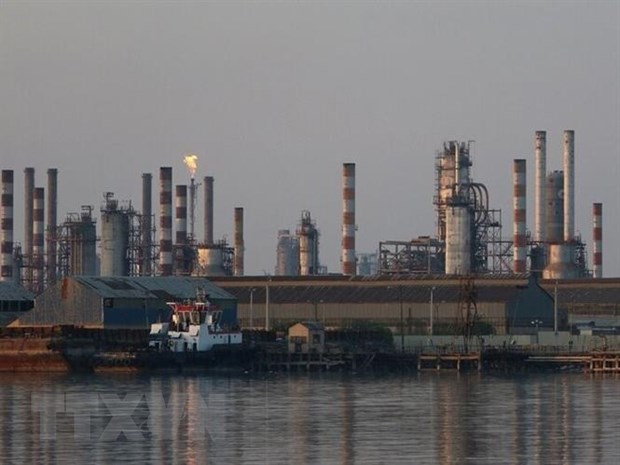 Tiếp tục lo ngại về COVID-19, OPEC+ cam kết hỗ trợ thị trường dầu mỏ