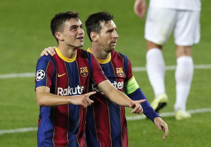 Sao 17 tuổi 'khai hỏa' Champions League, Barcelona đè bẹp Ferencvaros