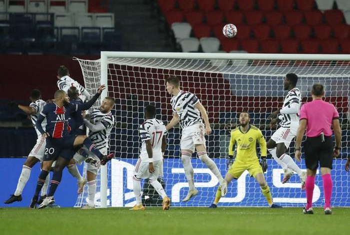 Hàng công khủng tịt ngòi, PSG gục ngã sân nhà trước Man United