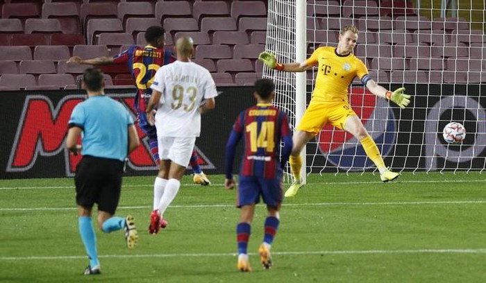 Sao 17 tuổi 'khai hỏa' Champions League, Barcelona đè bẹp Ferencvaros