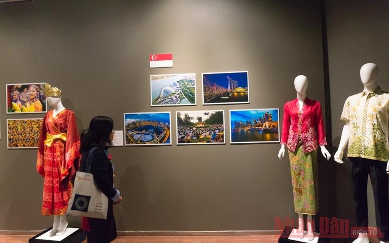 Sắc màu văn hóa đa dạng trong trang phục truyền thống ASEAN